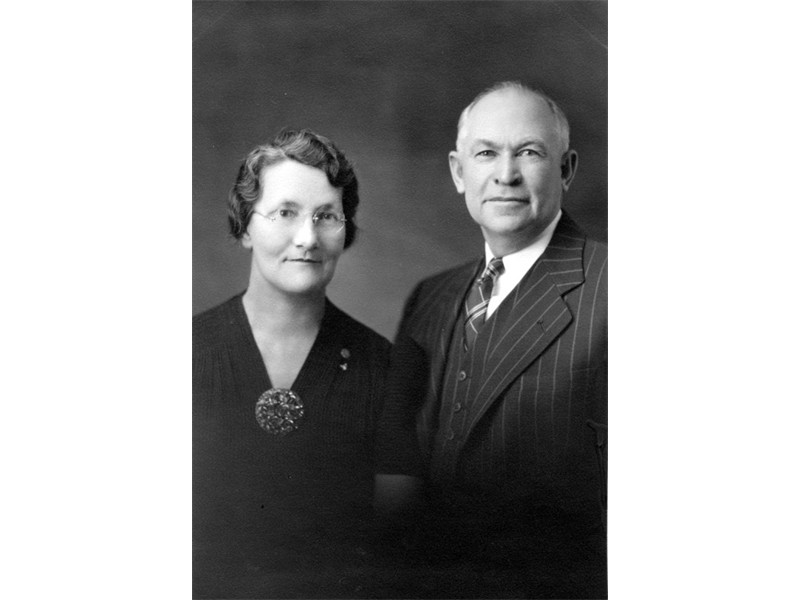 Frieda Elizabeth Spori & David W. Stowell